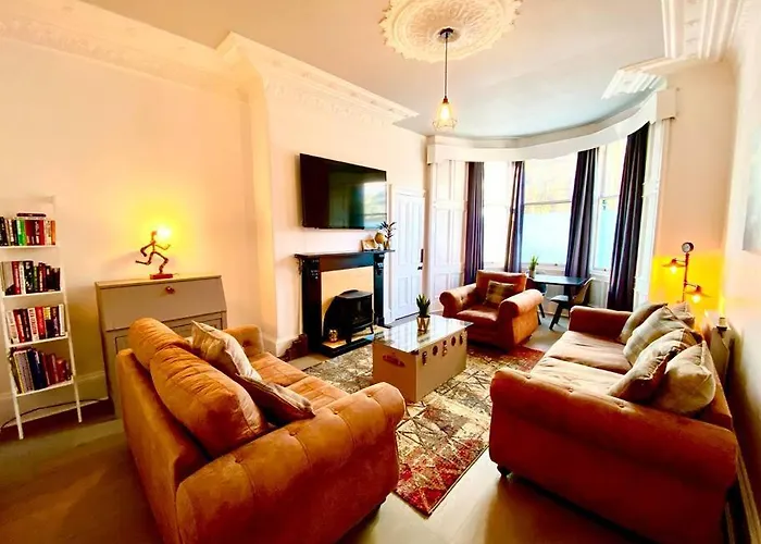 Anchored Homely Apartment In Historic Centre